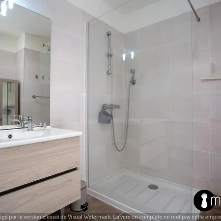Air-conditioned With Pool Garage In A Luxury ניס