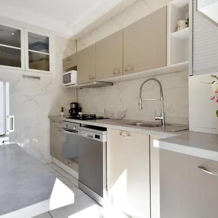 Apartment Le Rossini By Interhome