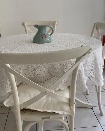 Villa Soraya , Quiet Location With Big Garden Near Beach And Old Town Of Nice Apartment *