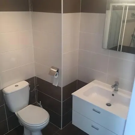 Meuble. Proche Et Centre *