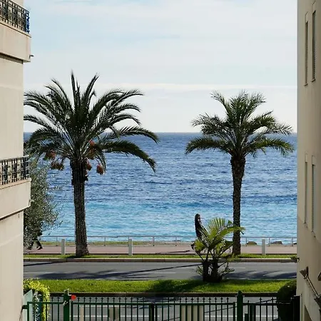 Cozy With A Sea View Apartmán