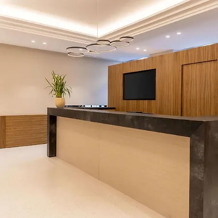 Hotell Apollinaire 4*