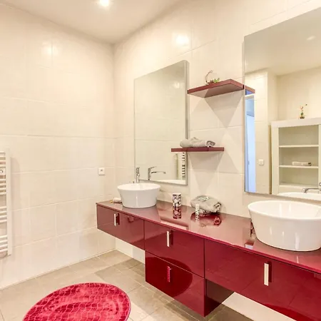 Le Jean Jaures - Refait A Neuf, Lumineux, Long Balcon, Jolie Vue, Wifi, Coeur Vieux-nice Apartment *