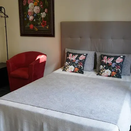 Cozy With A Sea View Apartmán