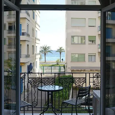 Cozy With A Sea View Apartmán