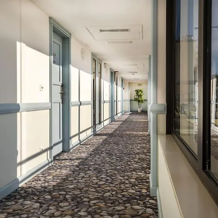 Riviera Hotel 4*