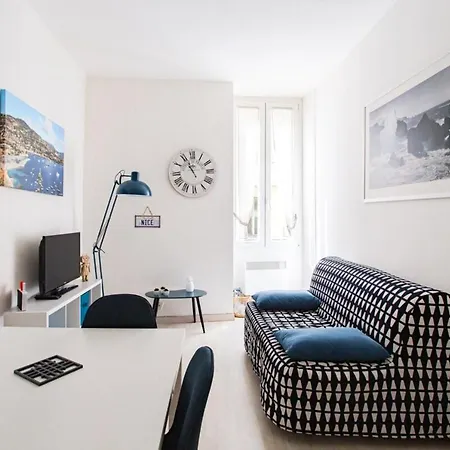 Air-conditioned Flat In The Centre Of Apartment *