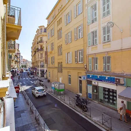 Apartment Air-conditioned Flat In The Centre Of *