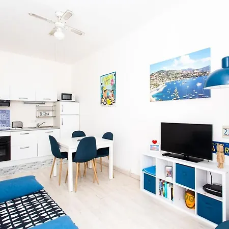Air-conditioned Flat In The Centre Of Apartment *