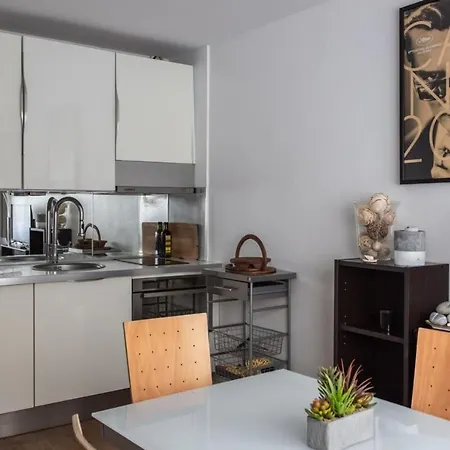 Air-conditioned Furnished Ideal For Couples Apartment Nice