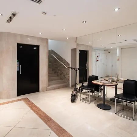 Air-conditioned Furnished Ideal For Couples Apartment Nice