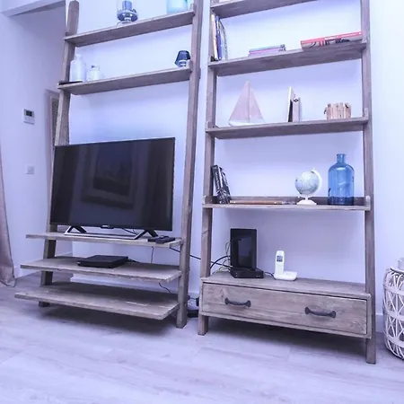 A Very Furnished Near The Beaches *