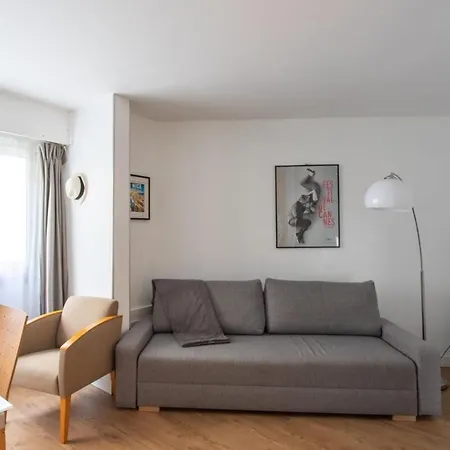 Air-conditioned Furnished Ideal For Couples