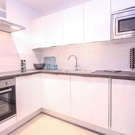 A Very Furnished Near The Beaches Apartment