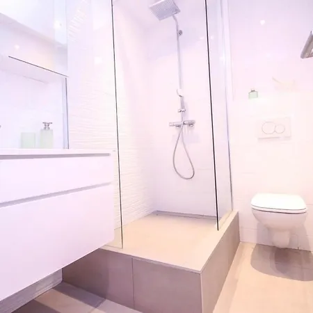 A Very Furnished Near The Beaches Apartment *