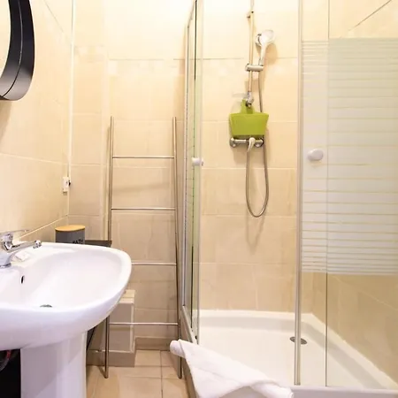 Air-conditioned Flat In The Centre Of Apartment *