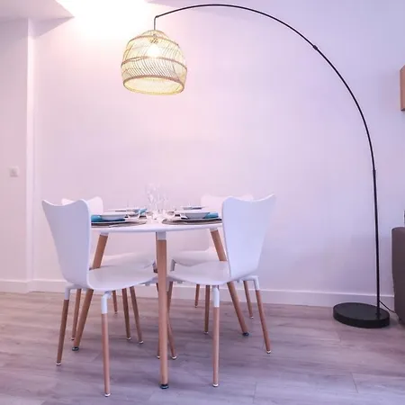 A Very Furnished Near The Beaches Apartment *
