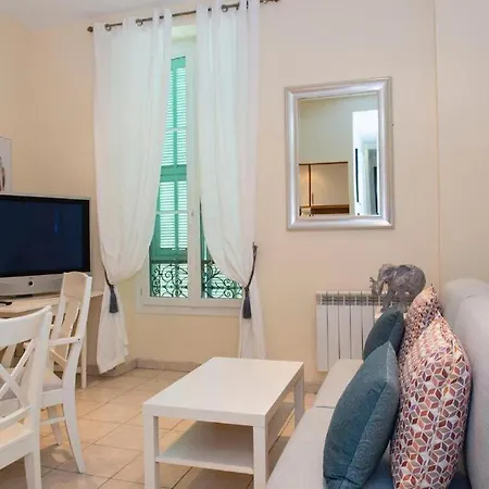 Aston - Centre Massena Apartment