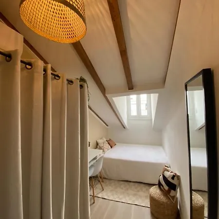 Lovely 1 Bedroom - Heart Of * Nice