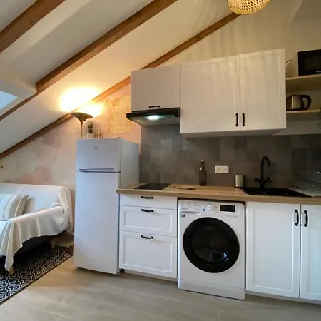 Lovely 1 Bedroom - Heart Of *