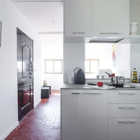 Gilly 4 - Exceptional 2beds, Sea View, Modern,a/c, Old Town Apartment