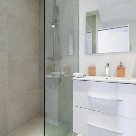 Gilly 4 - Exceptional 2beds, Sea View, Modern,a/c, Old Town * Nice