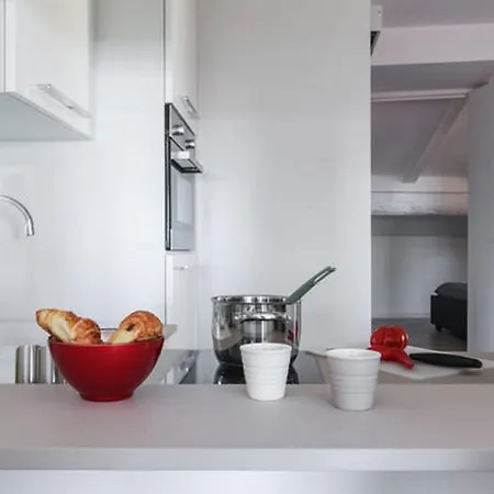 Gilly 4 - Exceptional 2beds, Sea View, Modern,a/c, Old Town Nice