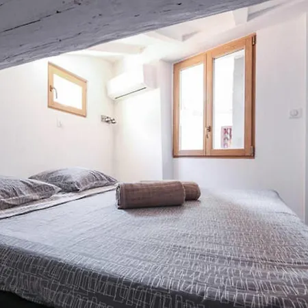 Gilly 4 - Exceptional 2beds, Sea View, Modern,a/c, Old Town * Nice