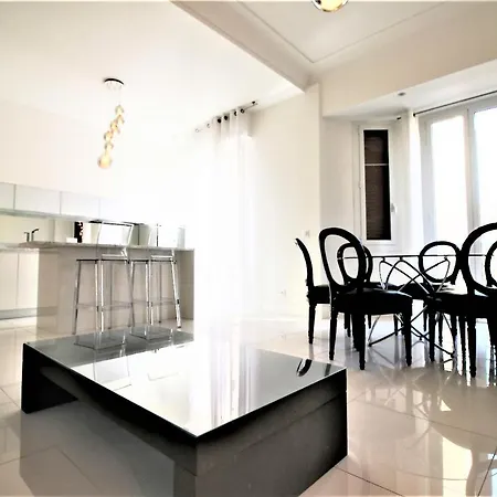 High-end Apartment, Hyper Center, Near The Beaches Nice