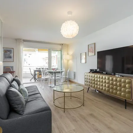 Large 2 Bdr At Port Apartment