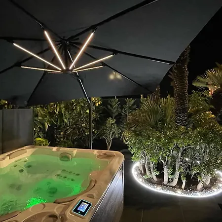 Apartment Luxury Garden Jacuzzi Promenade *