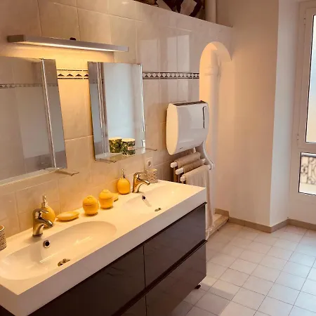 Renting - Paganini - Spacious - 2 Bedrooms - King Bed - Bathtub - Heart Of *