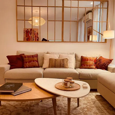 Renting - Paganini - Spacious - 2 Bedrooms - King Bed - Bathtub - Heart Of Appartamento *