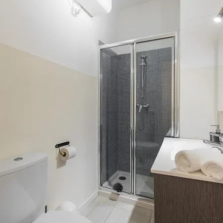 Apartment Feel - France 93 *