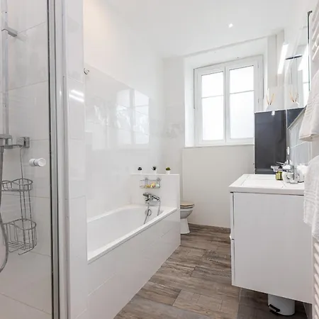 Jean Medecin Av - Large 2 Bdrs Ac * Nizza