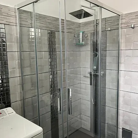 Gorgeous 2 Bedrooms * Nice