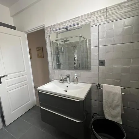 Apartment Gorgeous 2 Bedrooms Nice