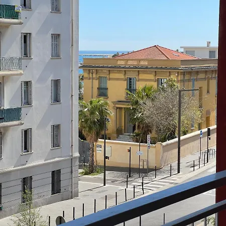 Apartment Gorgeous 2 Bedrooms *