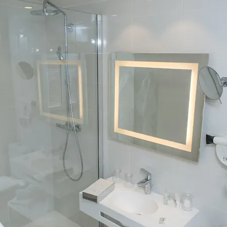 64 Otel 4*