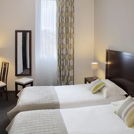 Relais Acropolis Отель Ницца