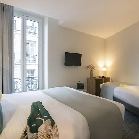 Bristol Hotel 3*