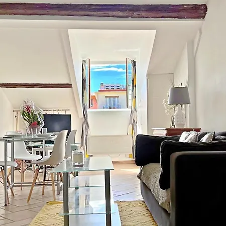 Gold Town Apartment Nice