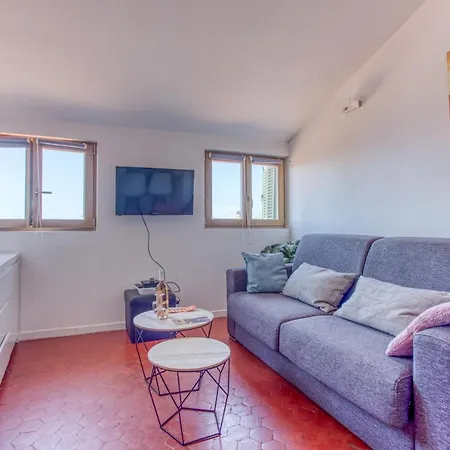 Gilly 4 - Exceptional 2beds, Sea View, Modern,a/c, Old Town Apartment