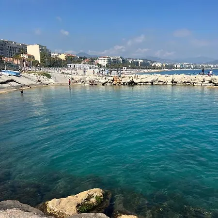 Gorgeous 2 Bedrooms Apartment *