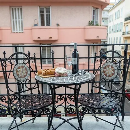 Lovely With Terrace Centre * Nice
