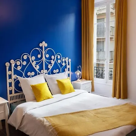 Lovely With Terrace Centre Apartment