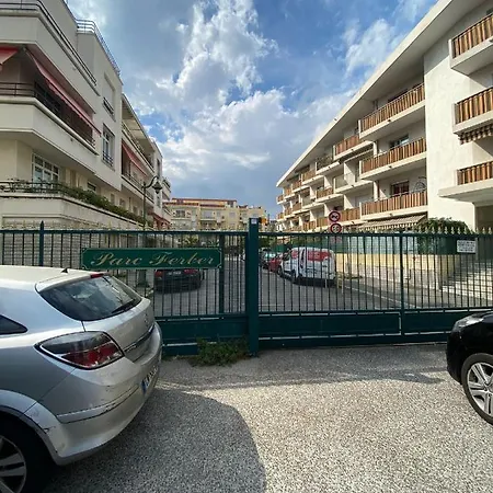 Parc Ferber - Charmant Studio Renove, Rez-de-jardin, Proche Mer, Carras Apartment *