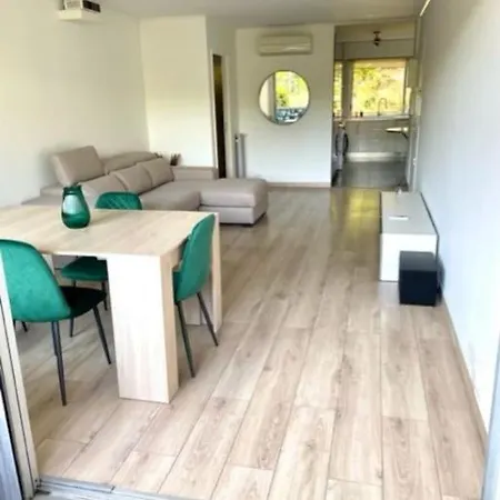 Apartment En Avec Piscine, Cinema *