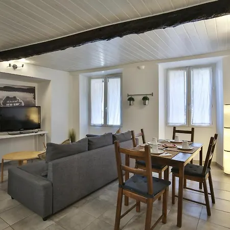 Apartment Jolie 2 Pieces Quartier Bonaparte/ Clim