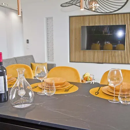 Apartment Luxury Garden Jacuzzi Promenade *